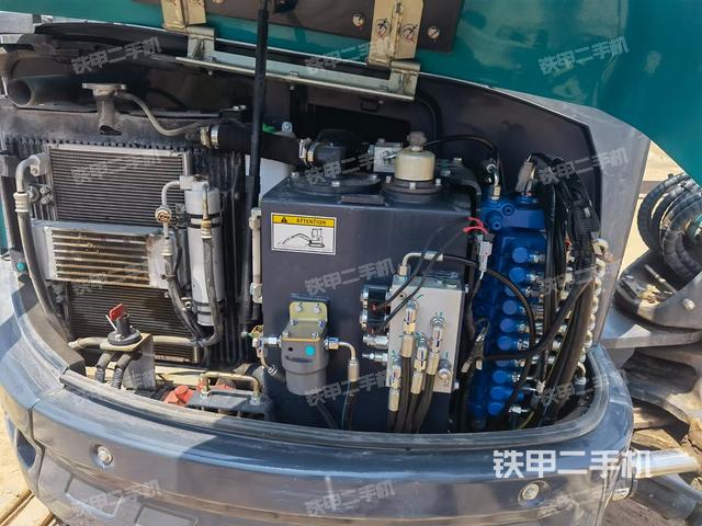 发动机室(上车部件) 发动机室(上车部件)