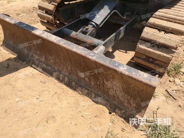转盘和下车架正前(工作和回转装置) 转盘和下车架正前(工作和回转装置)