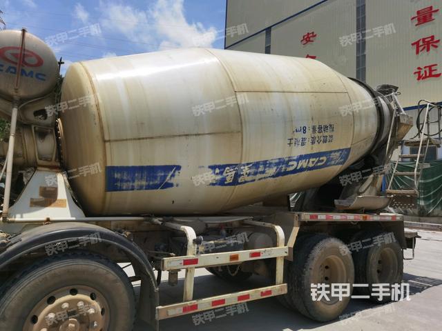 左侧正面全景（搅拌运输车左侧外观及大件）