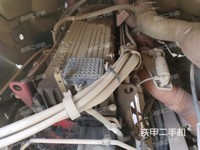 发动机上部（搅拌运输车右侧外观及大件）