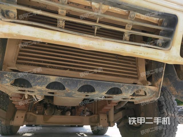 发动机散热器及油底壳（搅拌运输车左侧外观及大件）