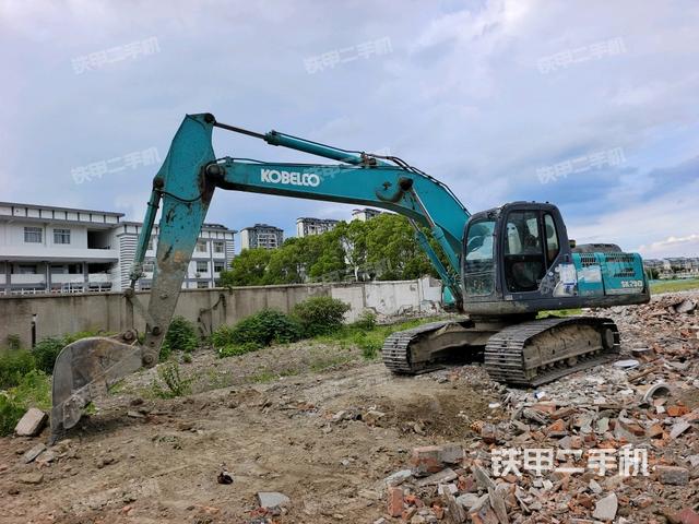 神钢SK200-8挖掘机