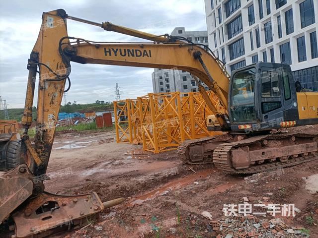 现代R215-7C挖掘机