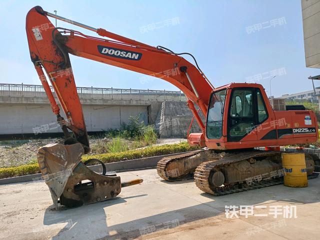 斗山DH225LC-7挖掘机