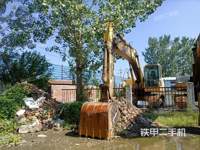 小松PC200-8挖掘机