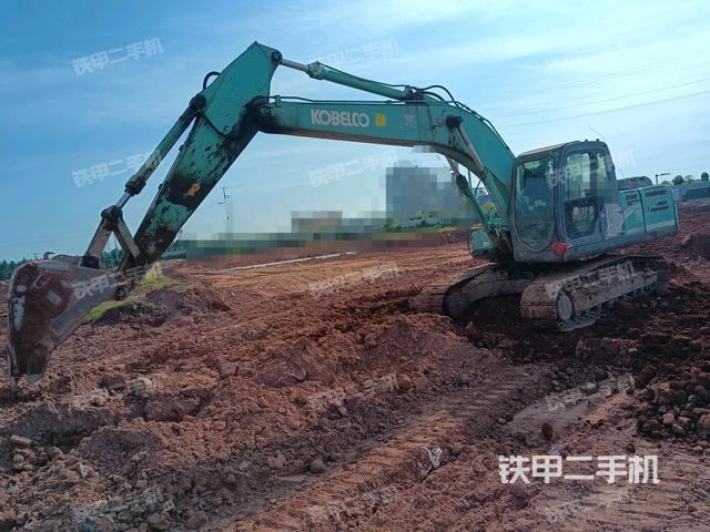 神钢SK200-8挖掘机