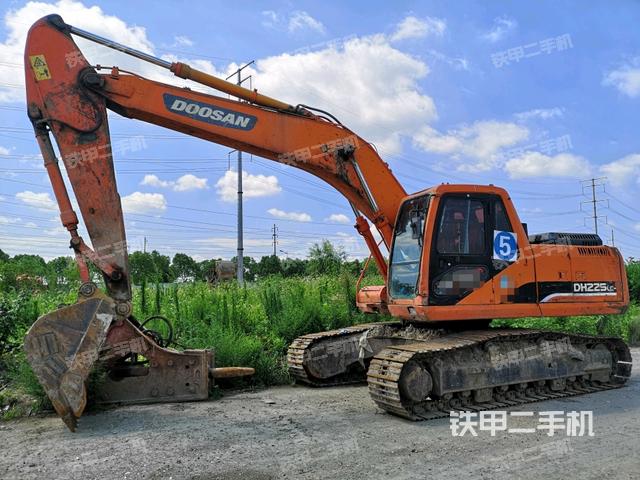 斗山DH225LC-7挖掘机