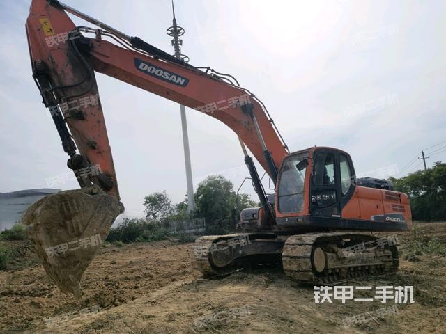 斗山DX300LC-9C挖掘机