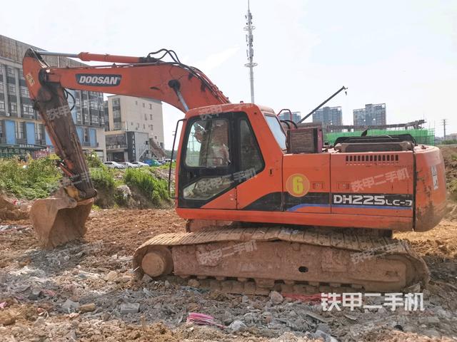 斗山DH225LC-7挖掘机