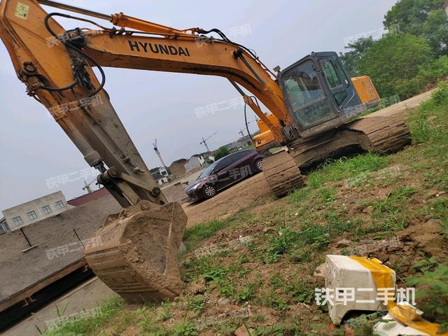 现代R215-7挖掘机