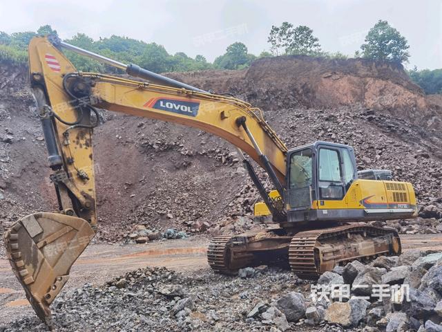 雷沃重工FR370E挖掘机