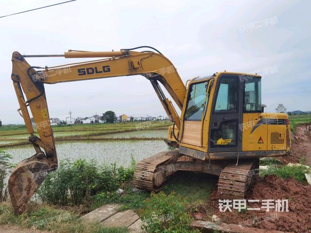 山东临工E680F挖掘机