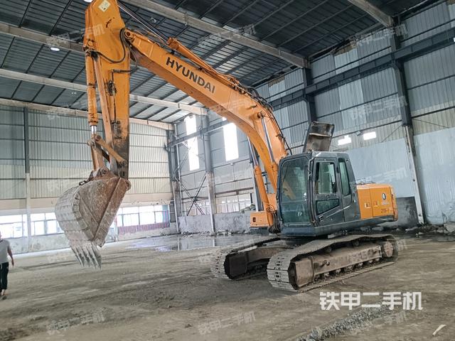 现代R215-7挖掘机