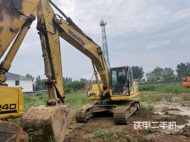 小松PC200-8挖掘机