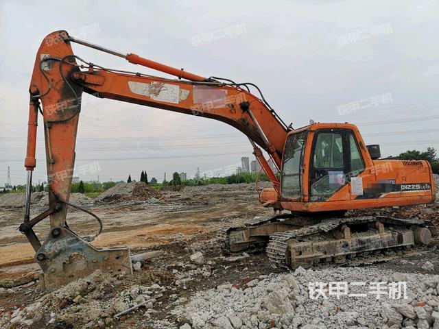 斗山DH220LC-7挖掘机