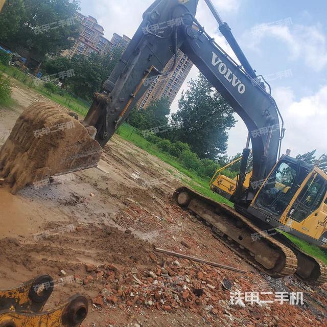 沃尔沃EC210B挖掘机