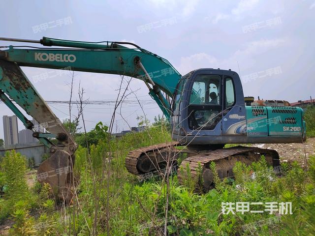 神钢SK200-8挖掘机