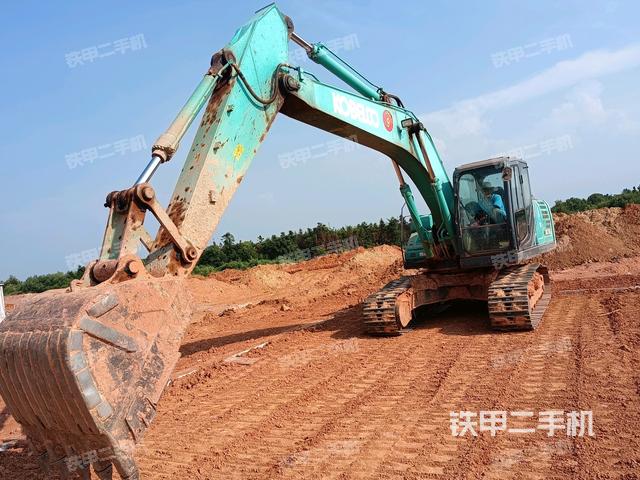 神钢SK200-10挖掘机