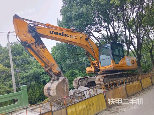 龙工LG6225E挖掘机
