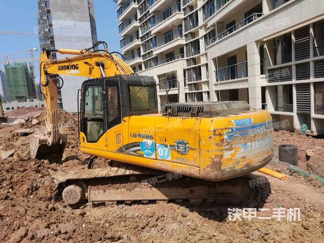 龙工LG6225挖掘机