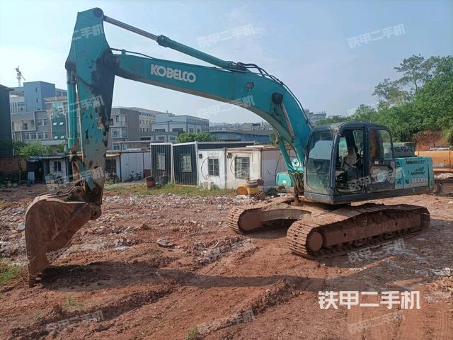 神钢SK260LC-8挖掘机