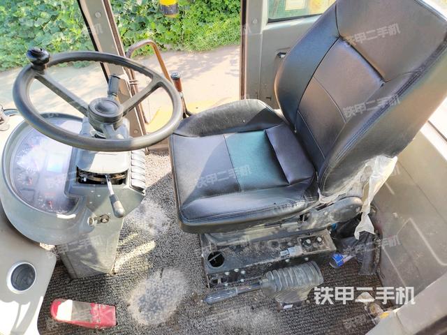 驾驶室内部(驾驶室部分) 驾驶室内部(驾驶室部分)