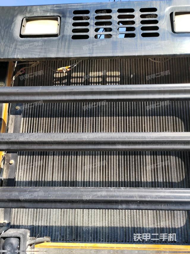 散热器正面(动力系统) 散热器正面(动力系统)