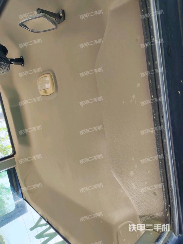 顶棚整体  内(驾驶室部分) 顶棚整体  内(驾驶室部分)