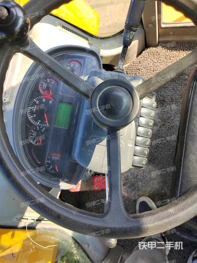 仪表盘(驾驶室部分) 仪表盘(驾驶室部分)