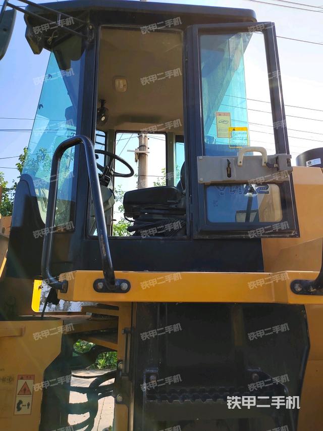 驾驶室正侧(驾驶室部分) 驾驶室正侧(驾驶室部分)