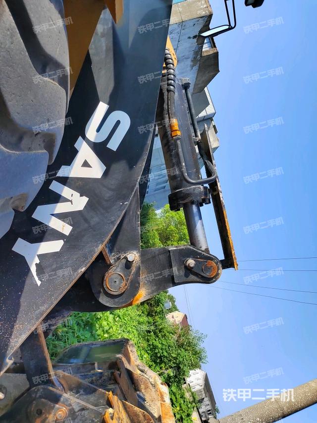 铲斗油缸侧面(工作装置) 铲斗油缸侧面(工作装置)