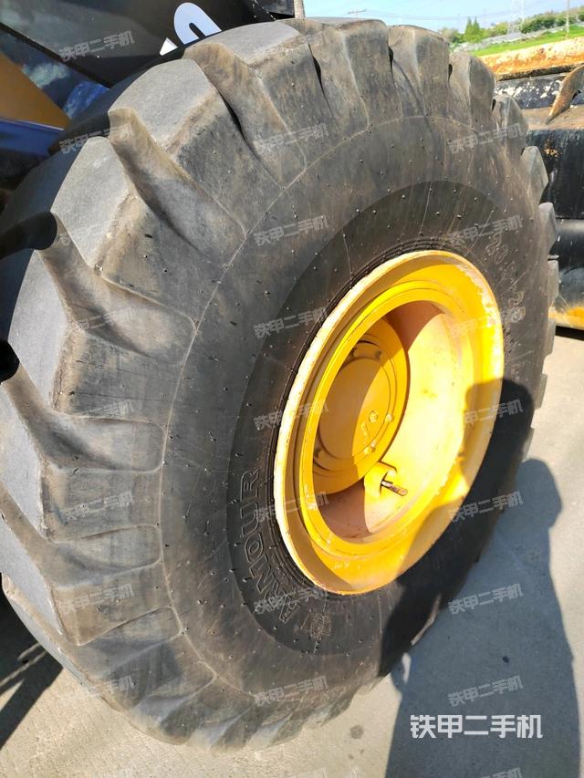 右前轮(行走机构) 右前轮(行走机构)