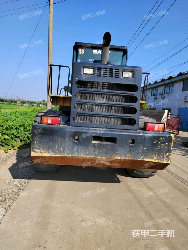 正后方(整机外观) 正后方(整机外观)