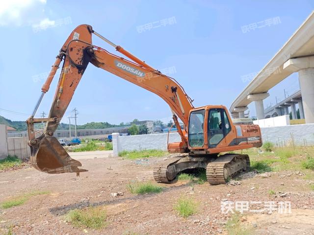 斗山DH215-9挖掘机