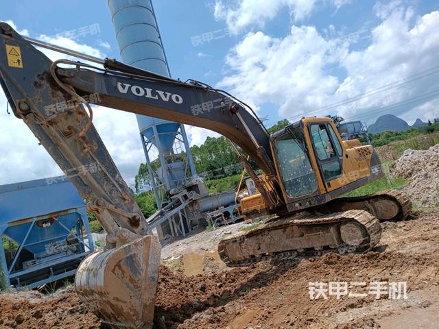 沃尔沃EC210B挖掘机