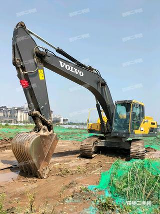 东莞沃尔沃EC250D挖掘机实拍图片