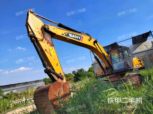 三一重工SY245H挖掘机