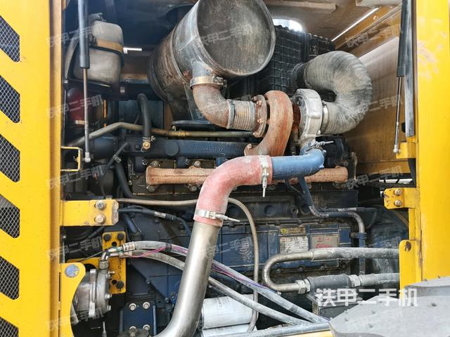 发动机左侧(整机外观及大件) 发动机左侧(整机外观及大件)