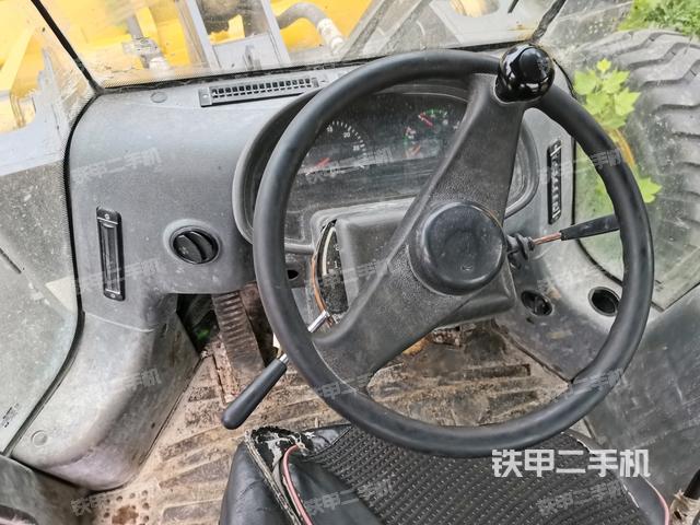 驾驶室操作台(整机外观及大件) 驾驶室操作台(整机外观及大件)