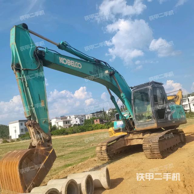 神钢SK200-8挖掘机