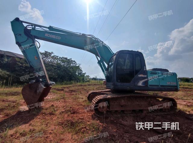 神钢SK200-8挖掘机