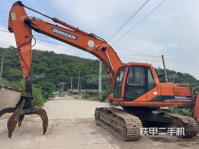 斗山DH220LC-7挖掘机