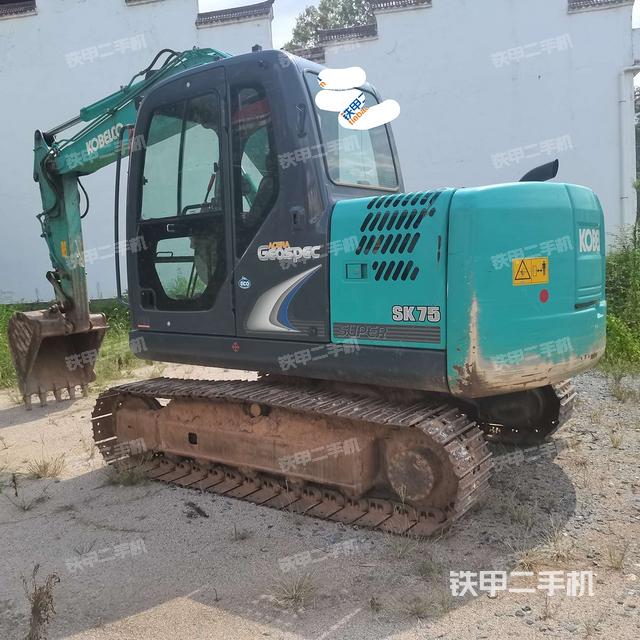 神钢SK75-8挖掘机