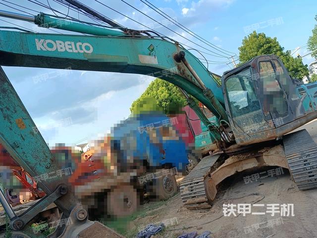 神钢SK260LC-8挖掘机