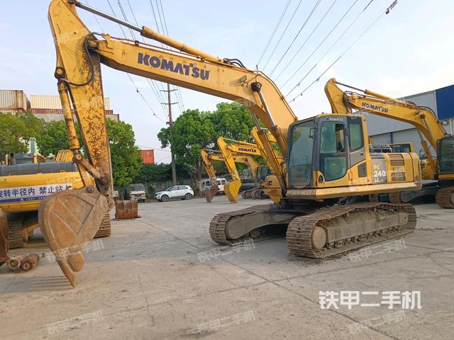 小松PC240LC-8M0挖掘机