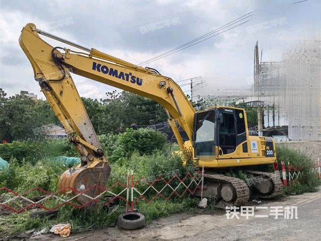 小松PC200-8M0挖掘机