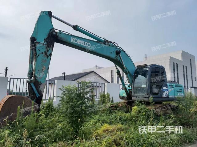 神钢SK200-8挖掘机