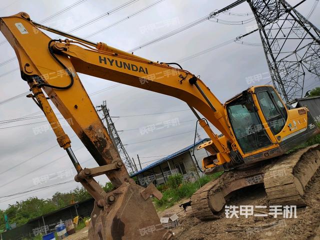 现代R215-9挖掘机