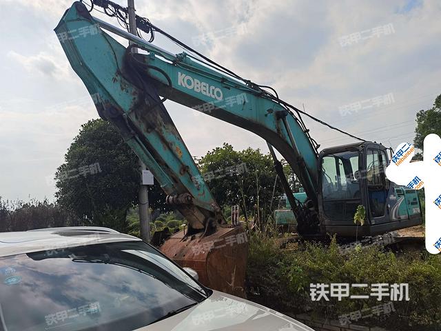 神钢SK210LC-8挖掘机