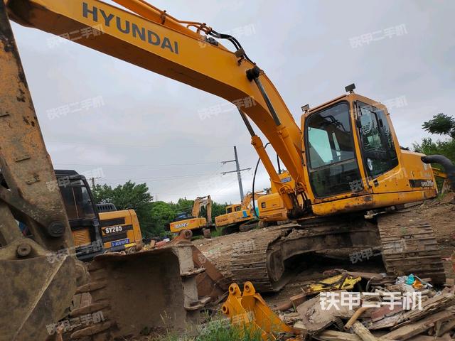 现代R215-7挖掘机